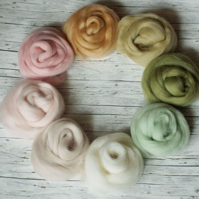 Kammzugset in zarten Rosé-, Beige- und Grüntönen