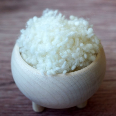 Pilz gefilzt mit Wollkügelchen Naturweiß