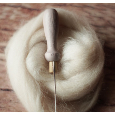 Kleiner Filznadelgriff aus Holz - Taupe