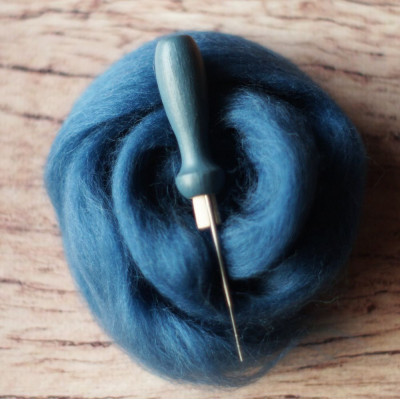 Kleiner Filznadelgriff aus Holz - Taube