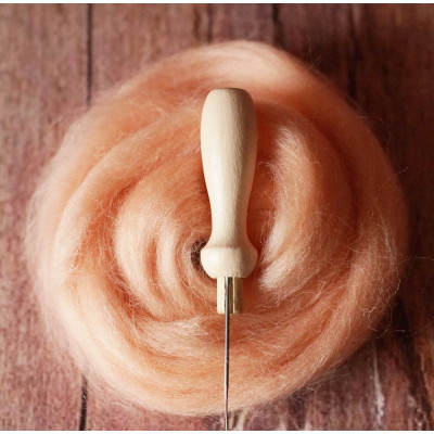 Kleiner Filznadelgriff aus Holz - Lachs