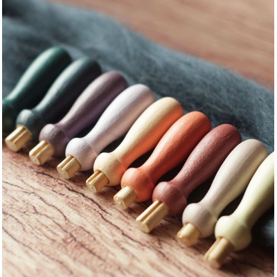 Kleiner Filznadelgriff aus Holz