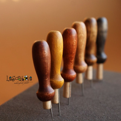 Kleiner Filznadelgriff aus Holz