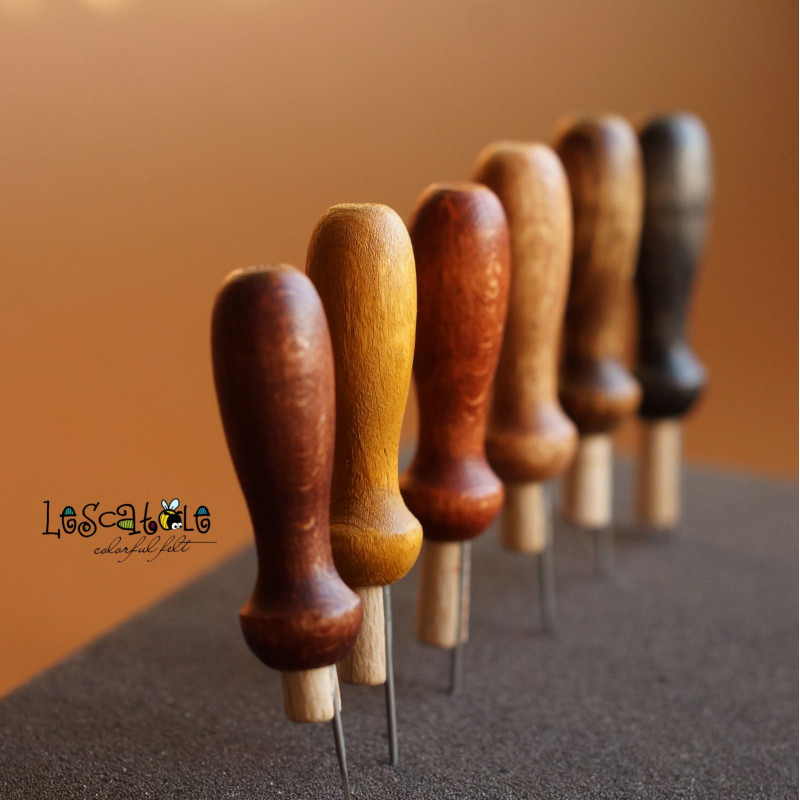 Kleiner Filznadelgriff aus Holz