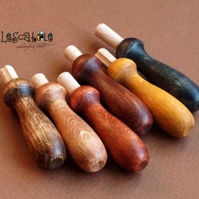 Kleiner Filznadelgriff aus Holz