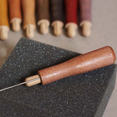 Großer Filznadelgriff aus Holz