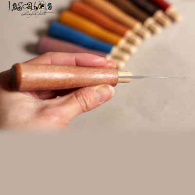 Großer Filznadelgriff aus Holz