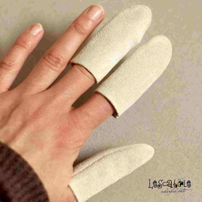 Lange Fingerschützer aus Wildleder