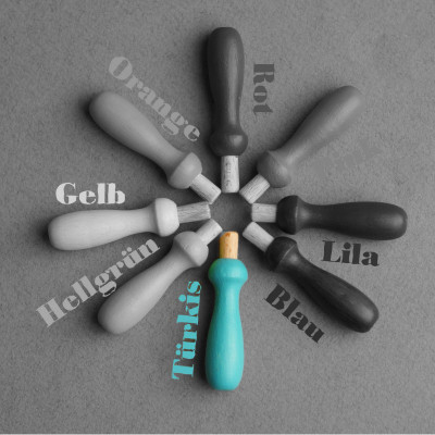 Kleiner bunter Filznadelgriff aus Holz - Türkis