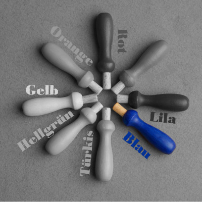 Kleiner bunter Filznadelgriff aus Holz - Blau