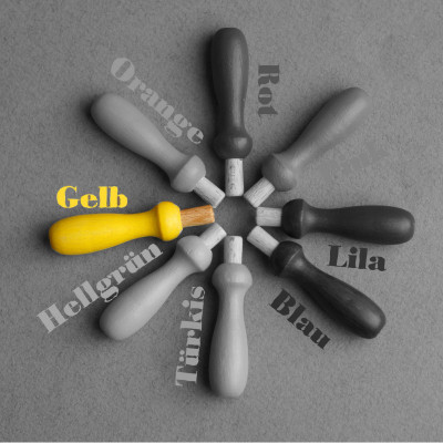 Kleiner bunter Filznadelgriff aus Holz - Gelb