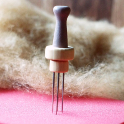 6er-Filznadelgriff aus Holz in  hübschen Kreidefarben