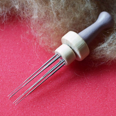 6er-Filznadelgriff aus Holz in  hübschen Kreidefarben