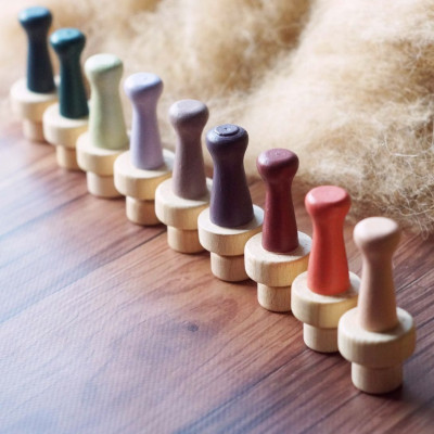 6er-Filznadelgriff aus Holz in  hübschen Kreidefarben