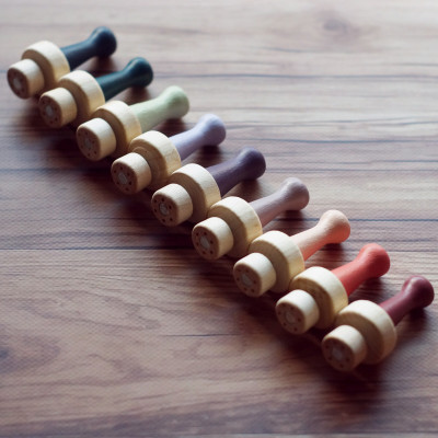 6er-Filznadelgriff aus Holz in  hübschen Kreidefarben