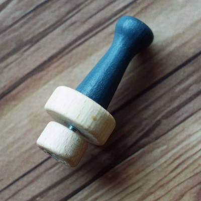 6ER-FILZNADELGRIFF AUS HOLZ IN KREIDEFARBEN • MIT ODER OHNE FILZNADELN (MERINO EXTRAFEIN)