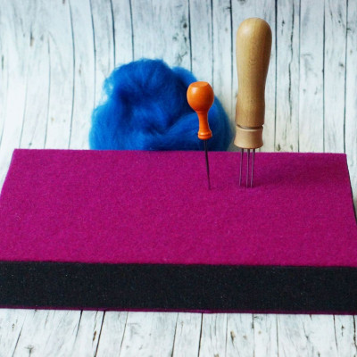 Handgefertigte Stechunterlage zum Nadelfilzen