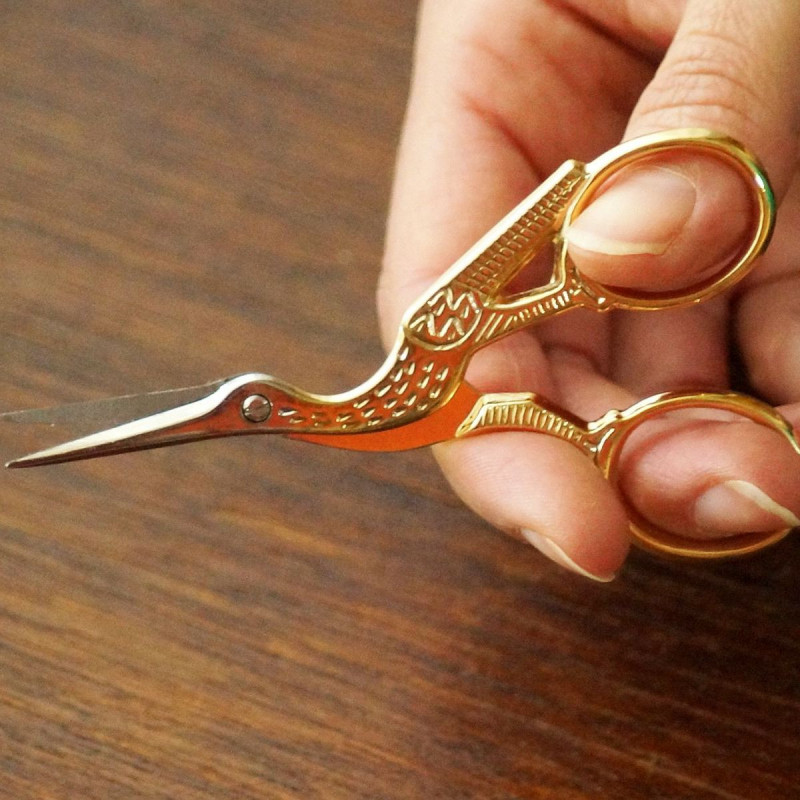Kleine vergoldete Präzisionsschere im Storchendesign