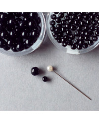 Schwarze Glaswachsperlen - größenvergleich