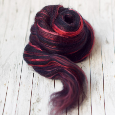 Mischkammzug 'Schwarzer Granatapfel'