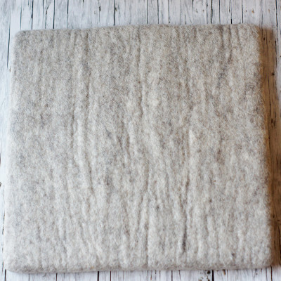 GROSSE VOLLFILZ-STECHUNTERLAGE ZUM NADELFILZEN  - HELLGRAU MELIERT