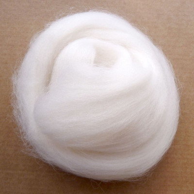 Weißer Merinokammzug