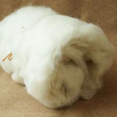 Kernwolle Tiroler Bergschaf Naturweiß