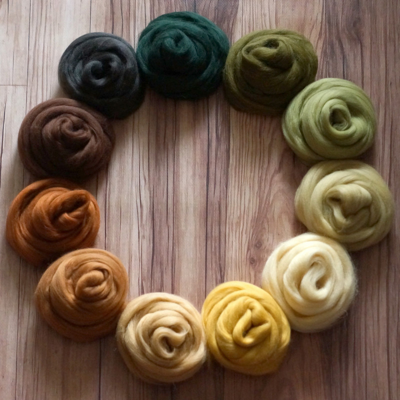 KAMMZUGSET  MIT 11 BEIGE-BRAUN-GRÜNTÖNEN • 110G REINE WOLLE (MERINO)