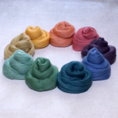 KAMMZUGSET  MIT 8 GEDECKTEN REGENBOGENFARBEN