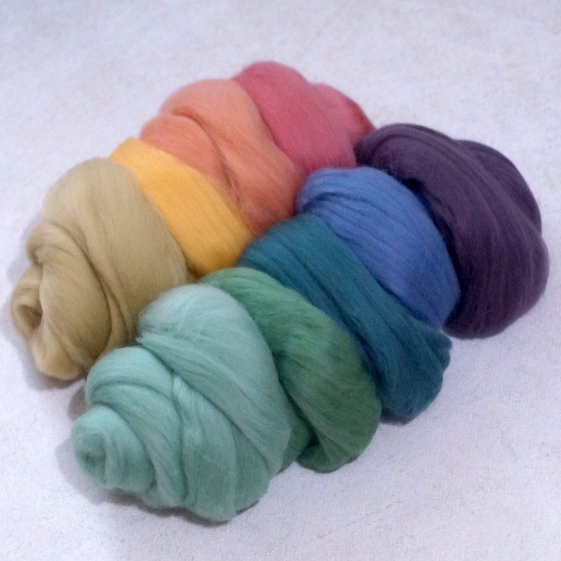 KAMMZUGSET  MIT 8 GEDECKTEN REGENBOGENFARBEN