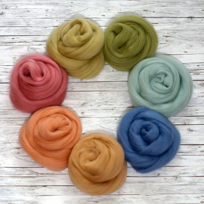 KAMMZUGSET IN 7 GEDECKTEN FARBTÖNEN