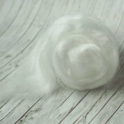 Weißer Nylonkammzug
