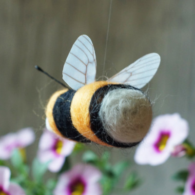 Nadelgefilzte Hummel