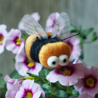 Nadelgefilzte Hummel