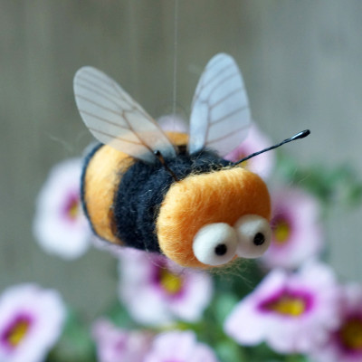 Nadelgefilzte Hummel